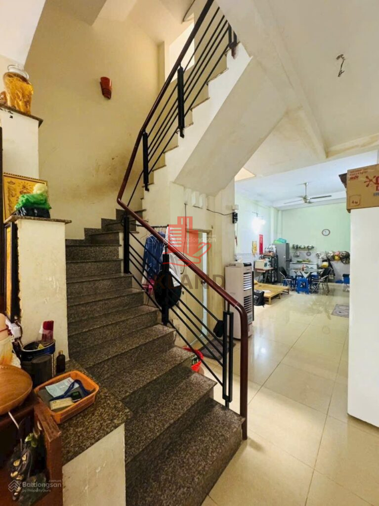 Nhà Nguyên Căn MT Đường Hồ Biểu Chánh, Phường 11. DT: 20x20m. Trệt – 2 Lầu. Sân Vườn.