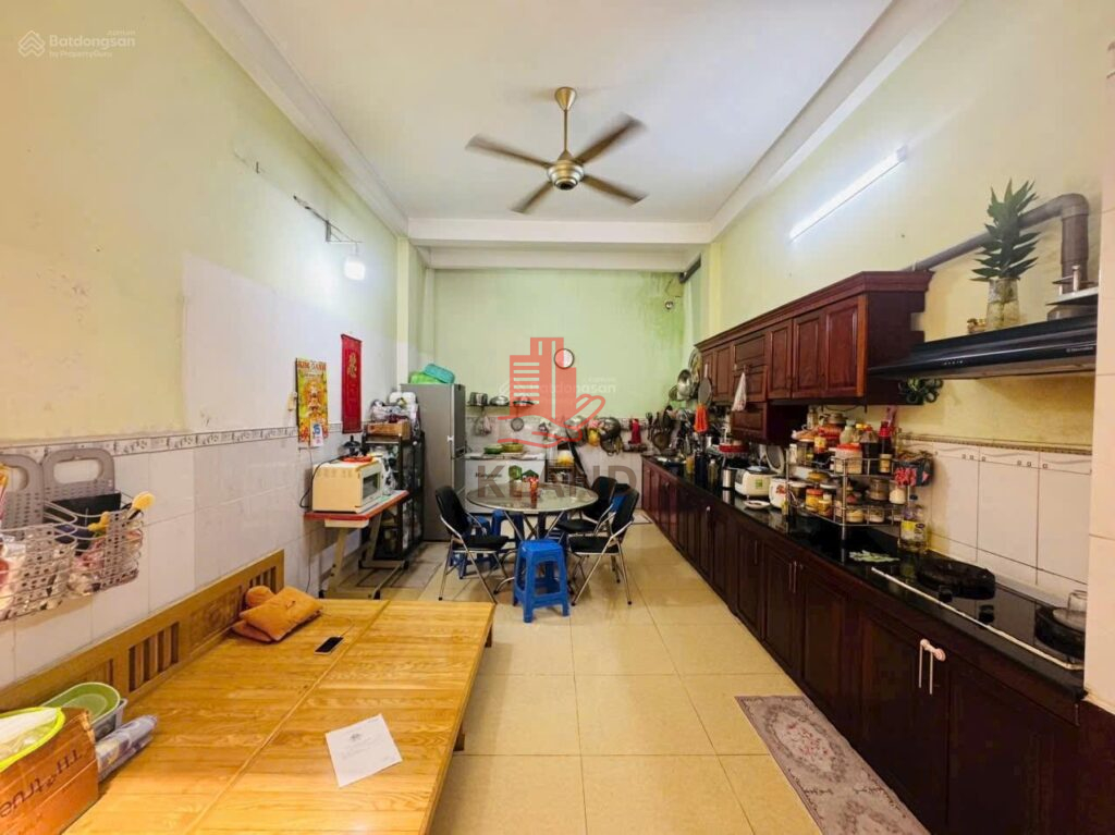 Nhà Nguyên Căn MT Đường Hồ Biểu Chánh, Phường 11. DT: 20x20m. Trệt – 2 Lầu. Sân Vườn.