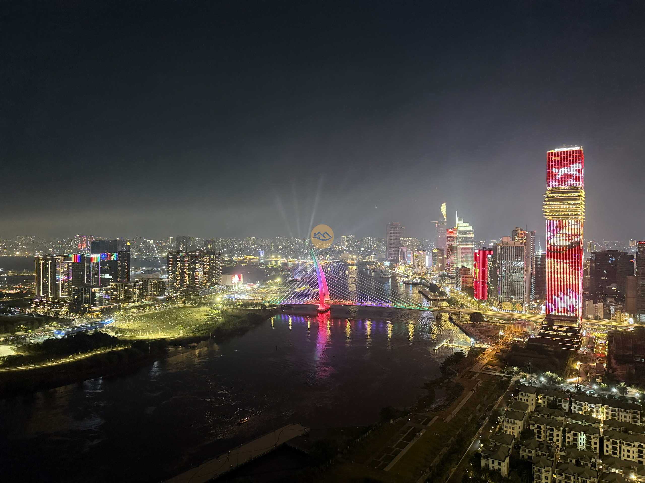 [SIÊU PHẨM QUẬN 1] CHO THUÊ CĂN HỘ VINHOMES GOLDEN RIVER – VIEW CẦU BA SON