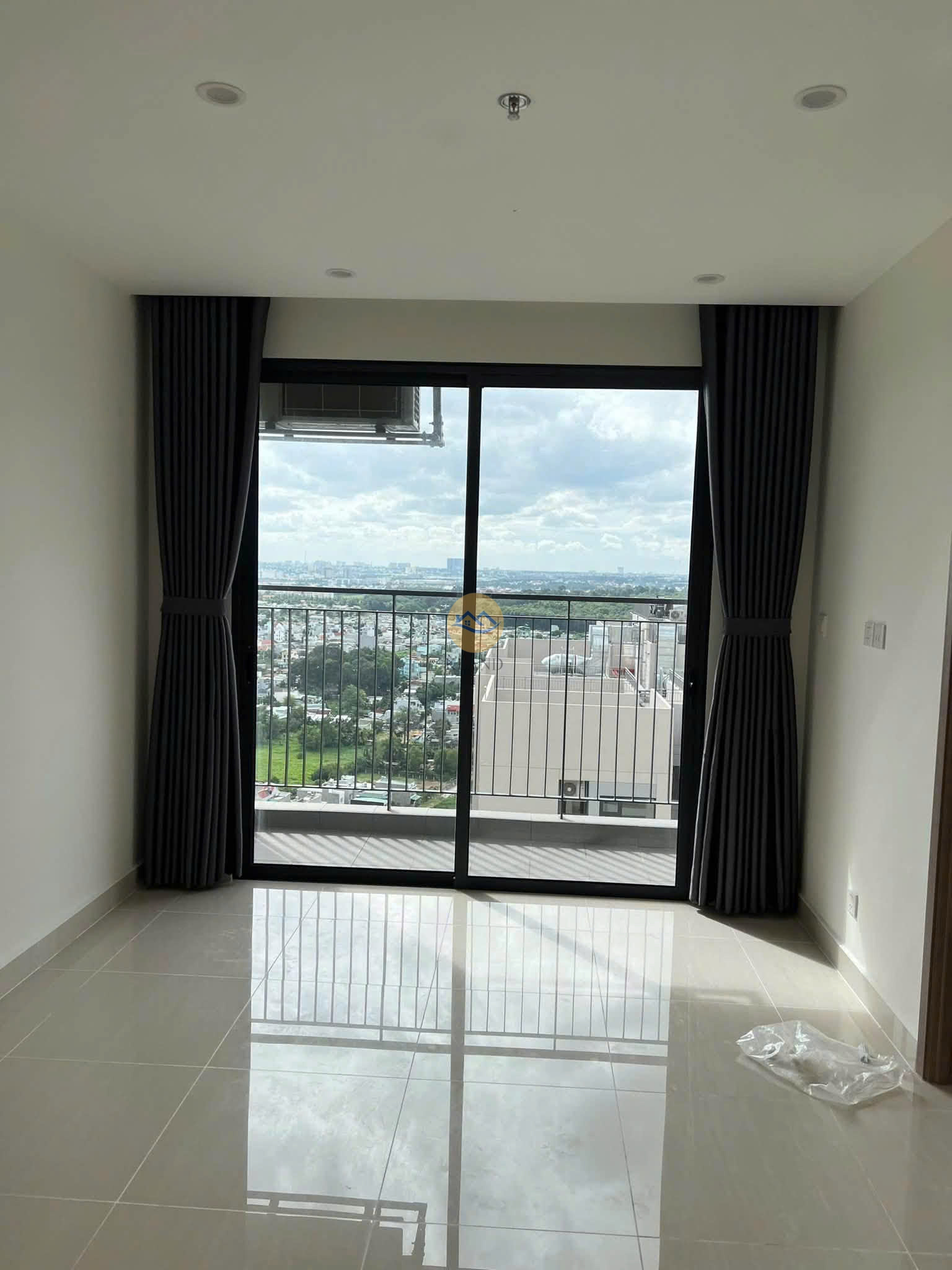 Giá Đầu Tư! Bán Căn 2PN Vinhomes Q9 Sổ Hồng Cầm Tay, Có Sẵn Dòng Tiền 6.5 TR/Tháng, Hỗ Trợ Vay.