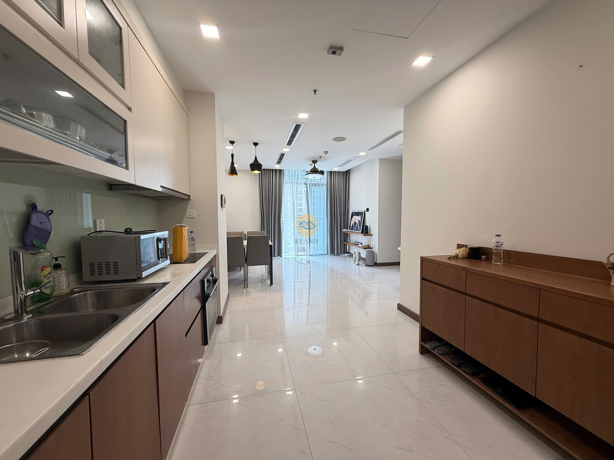 Bán Căn Hộ 2 Phòng Ngủ Vinhomes Central Park 72.5m² Full Nội Thất Giá Chỉ 9.55 Tỷ Bao Thuế Phí