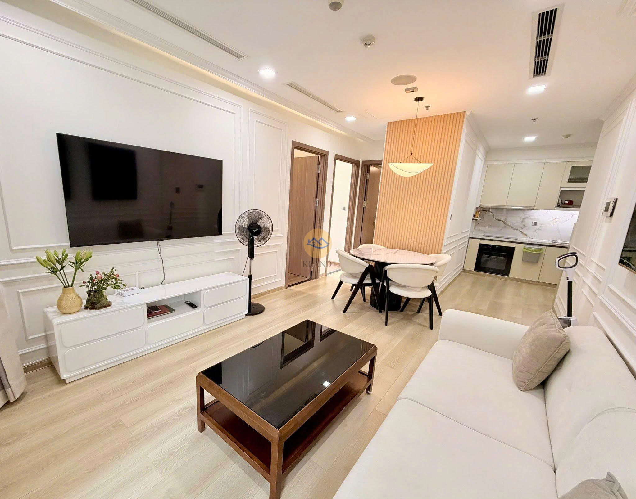 Bán Căn Hộ 2 Phòng Ngủ Vinhomes Central Park Căn Góc 71m² Full Nội Thất Mới Giá 9.3 Tỷ
