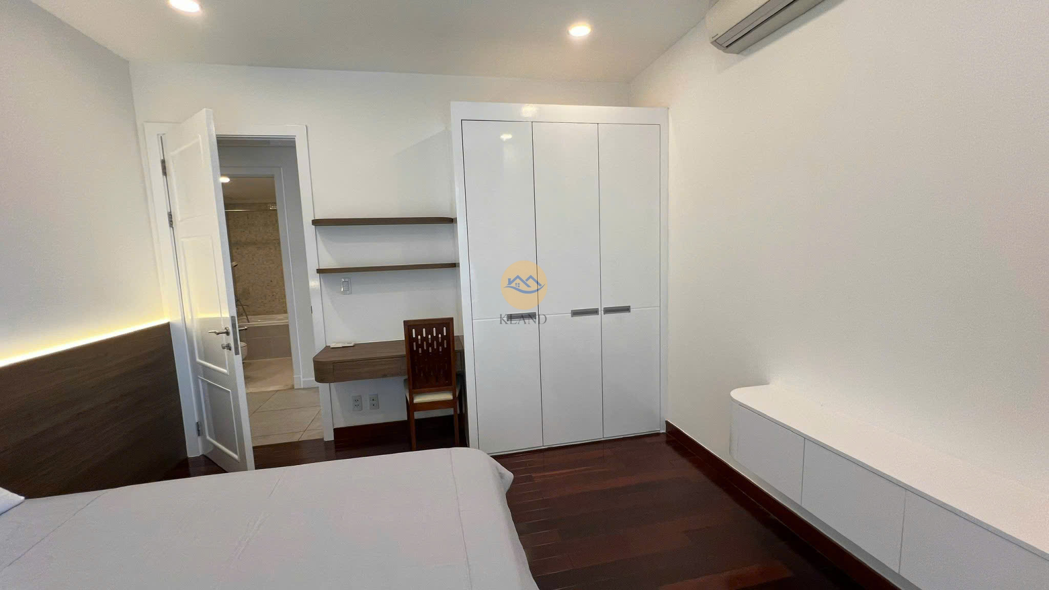 Cho thuê căn hộ 3 phòng ngủ The Manor 1 – 157m² – View Cầu Ba Son – Chỉ 34 triệu/tháng