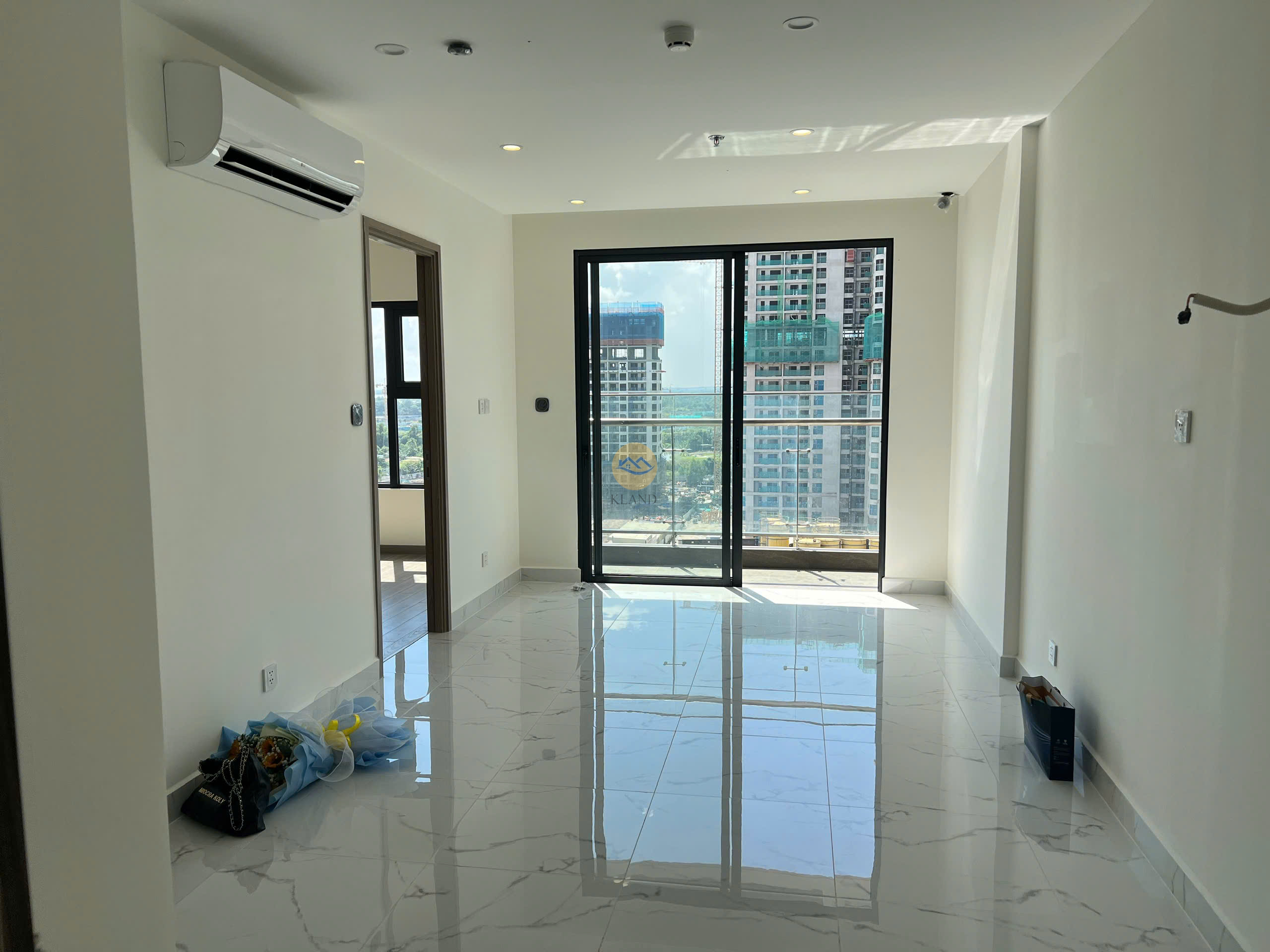 Siêu Phẩm Căn Góc BS11 Vinhomes Quận 9 – Ban Công Đông Nam View Sông Đồng Nai & Quảng Trường, Giá 3.35 Tỷ